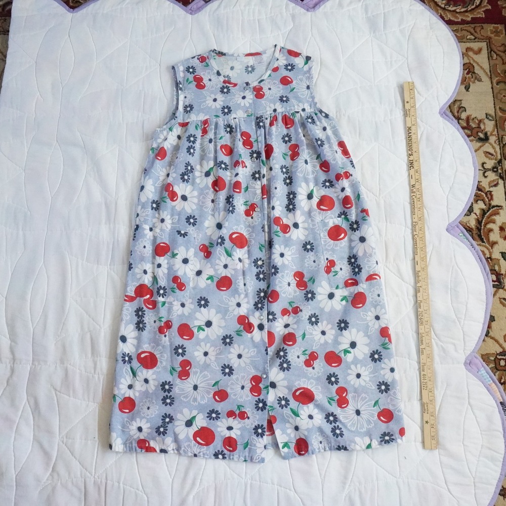 VTG Simply Basic Blue Cherry Daisy Print Sleeveless Snap Front Nightgown Medium